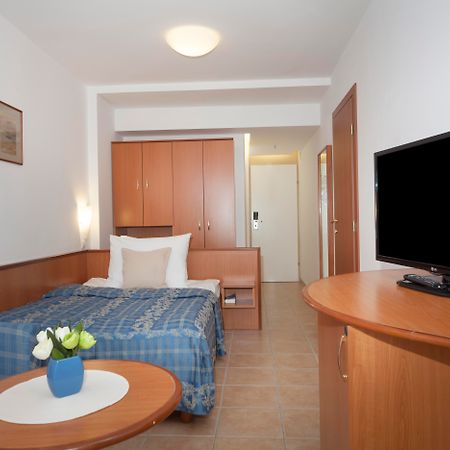 Bluesun Hotel Marina Brela Esterno foto